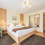 Hotel Schoenegg 3*