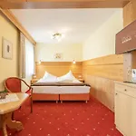 Hotel Schoenegg 3*