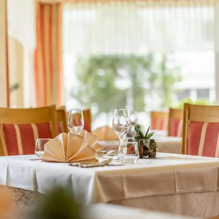 Otel Schoenegg