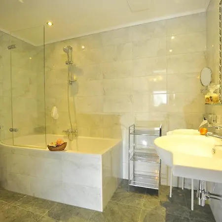 Schoenegg ゼーフェルト・イン・チロル